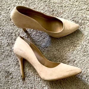 Suede, Beige Pumps